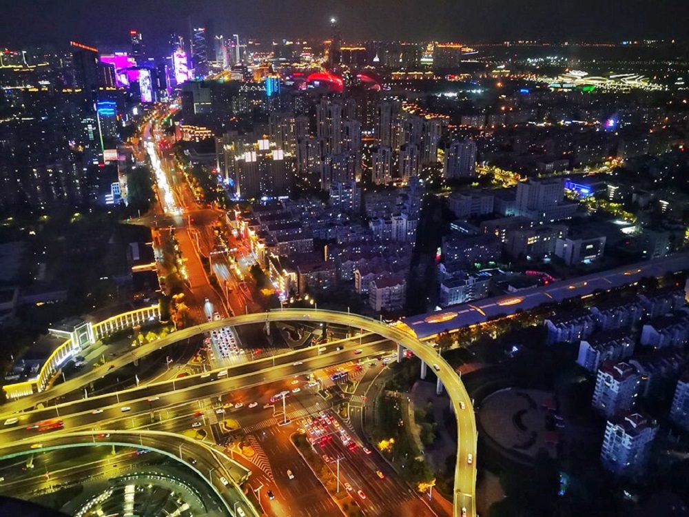 金鷹世界酒店頂樓，俯瞰六朝古都南京夜景