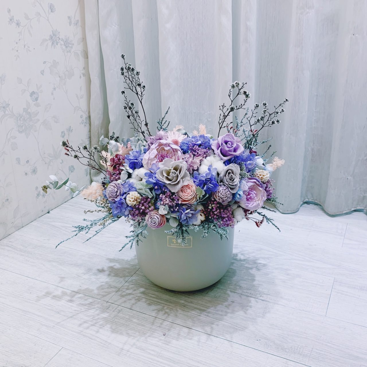 台北專業花店嚐花閣提供客製化的乾燥開幕桌花和新鮮開幕桌花。