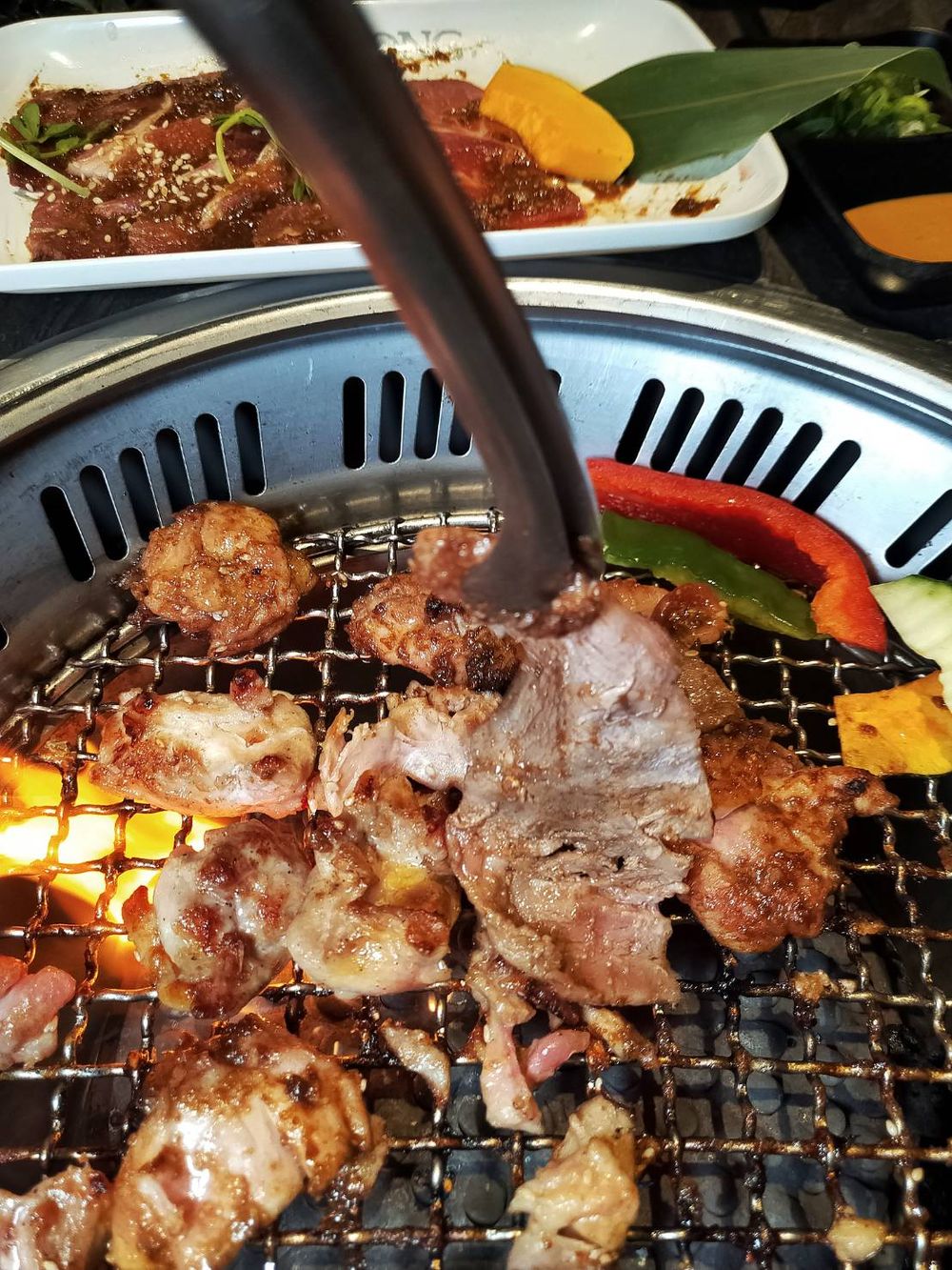 【基隆宵夜美食│龍榮燒肉】高CP烤肉約會餐廳 環境優無煙爐美味套餐選擇多 吃貨旅遊作家水靜葳JING找樂子 (72)