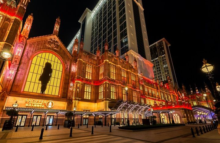 澳門「倫敦人光效匯演」以超過1萬盞燈打造出英倫特色。