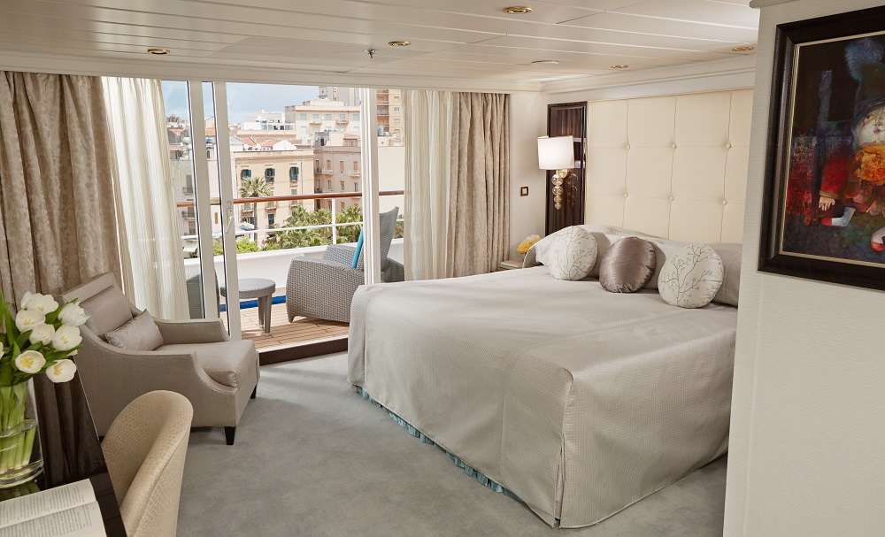 Seven Seas Mariner_ Master Suite Bedroom