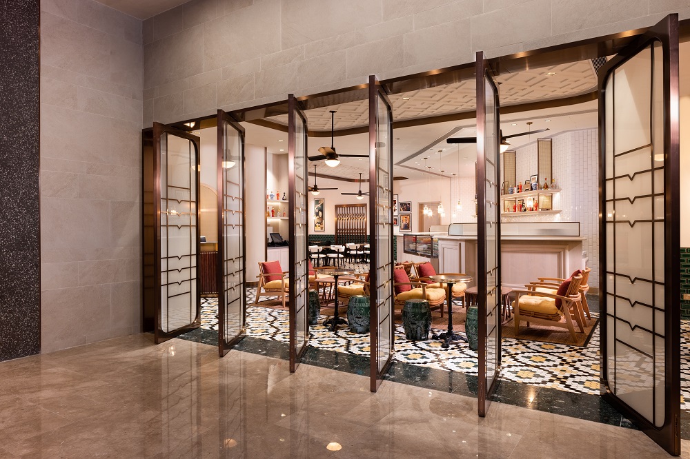 「澳門葡京人」大堂酒廊餐廳入口處充滿濃厚5、60年代老澳門風格。
