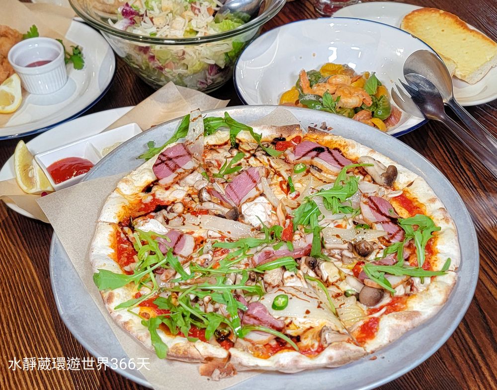 大江購物中心 MOLINO窯烤薄脆比薩推薦│嫩烤櫻桃鴨胸洋蔥比薩